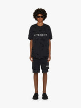 Carica l&#39;immagine nel visualizzatore di Gallery, GIVENCHY t-shirt oversize  in cotone effetto destroyed Spring/Summer 2024
