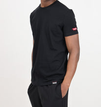 Carica l&#39;immagine nel visualizzatore di Gallery, DSQUARED2 T-shirt nera da uomo con patch logo in rosso
