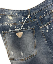 Carica l&#39;immagine nel visualizzatore di Gallery, MAISON 9 PARIS Bermuda di jeans con placca logata

