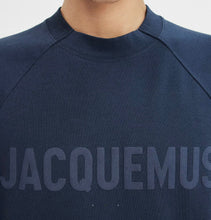 Carica l&#39;immagine nel visualizzatore di Gallery, JACQUEMUS T-shirt con logo raglan.
